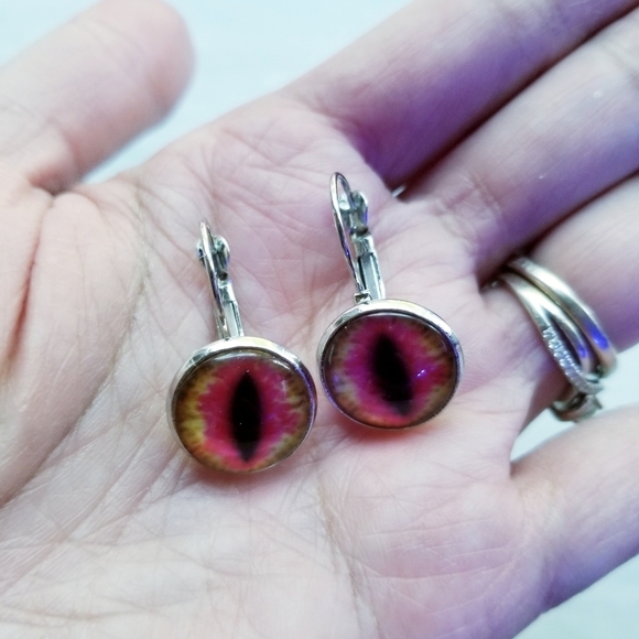 "BUNDLES ONLY" NWOT Crocodile/Cats Eye Earrings - Picture 5 of 7